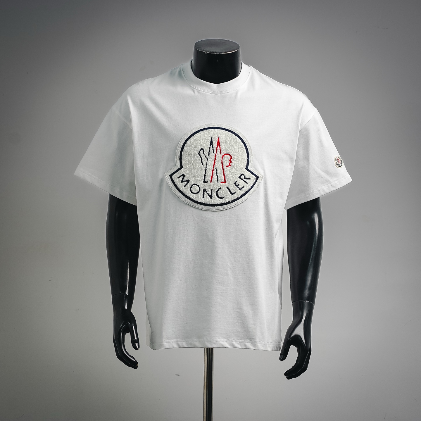 Mon chenille patch t-shirt