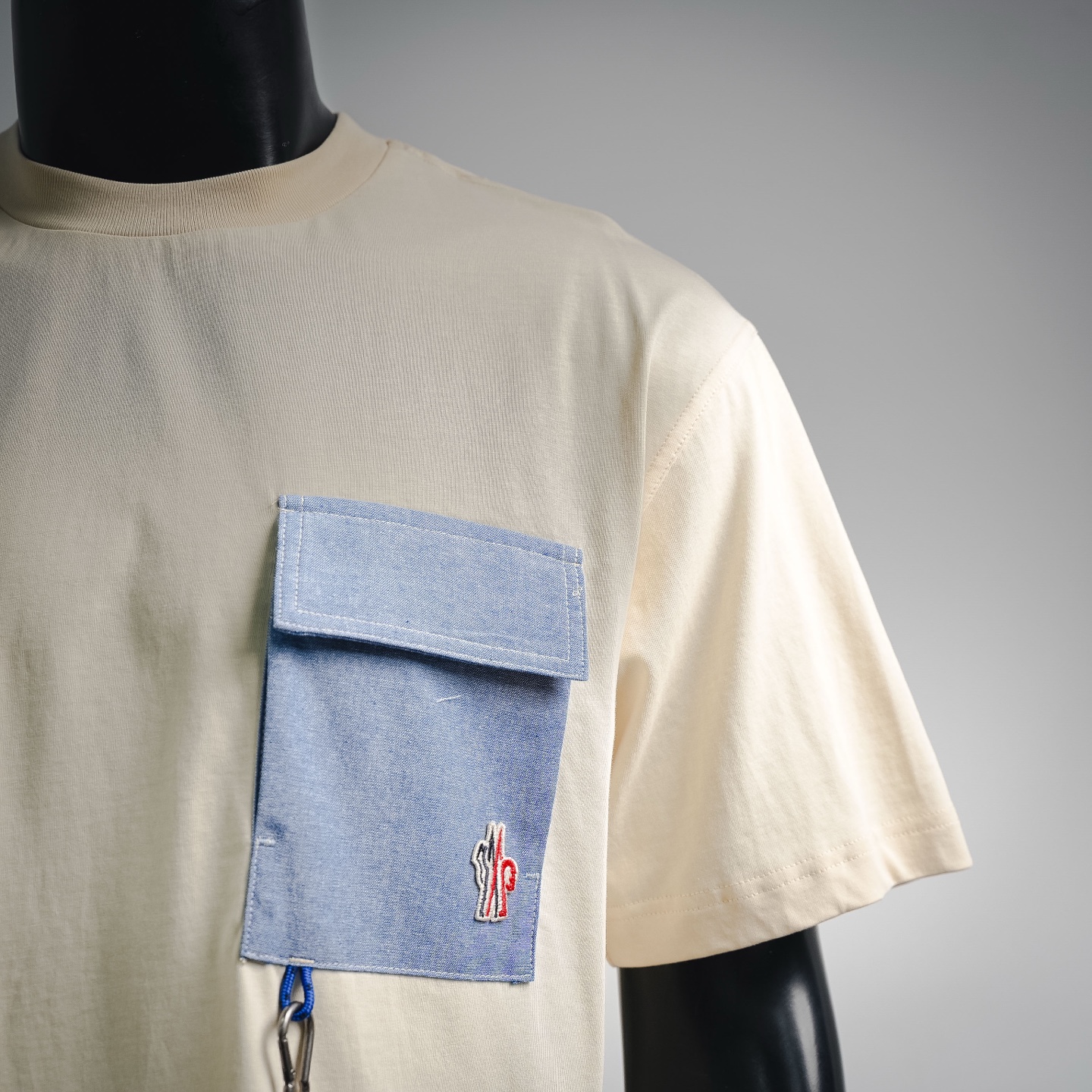 Mon with pockets t-shirt