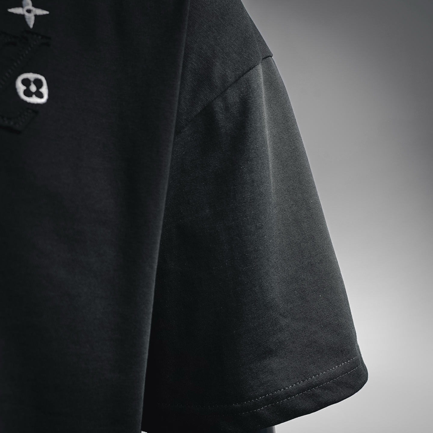 Louis letter applique t-shirt