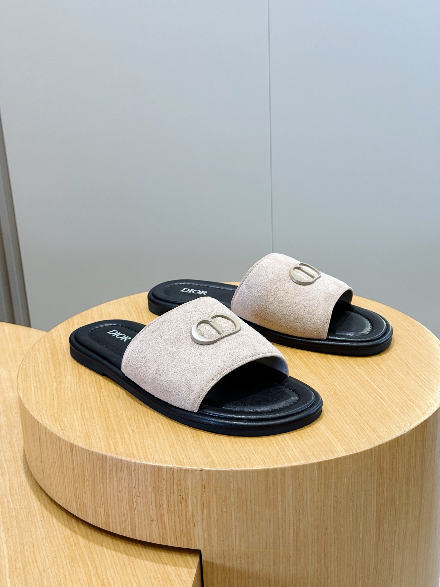 CD slippers