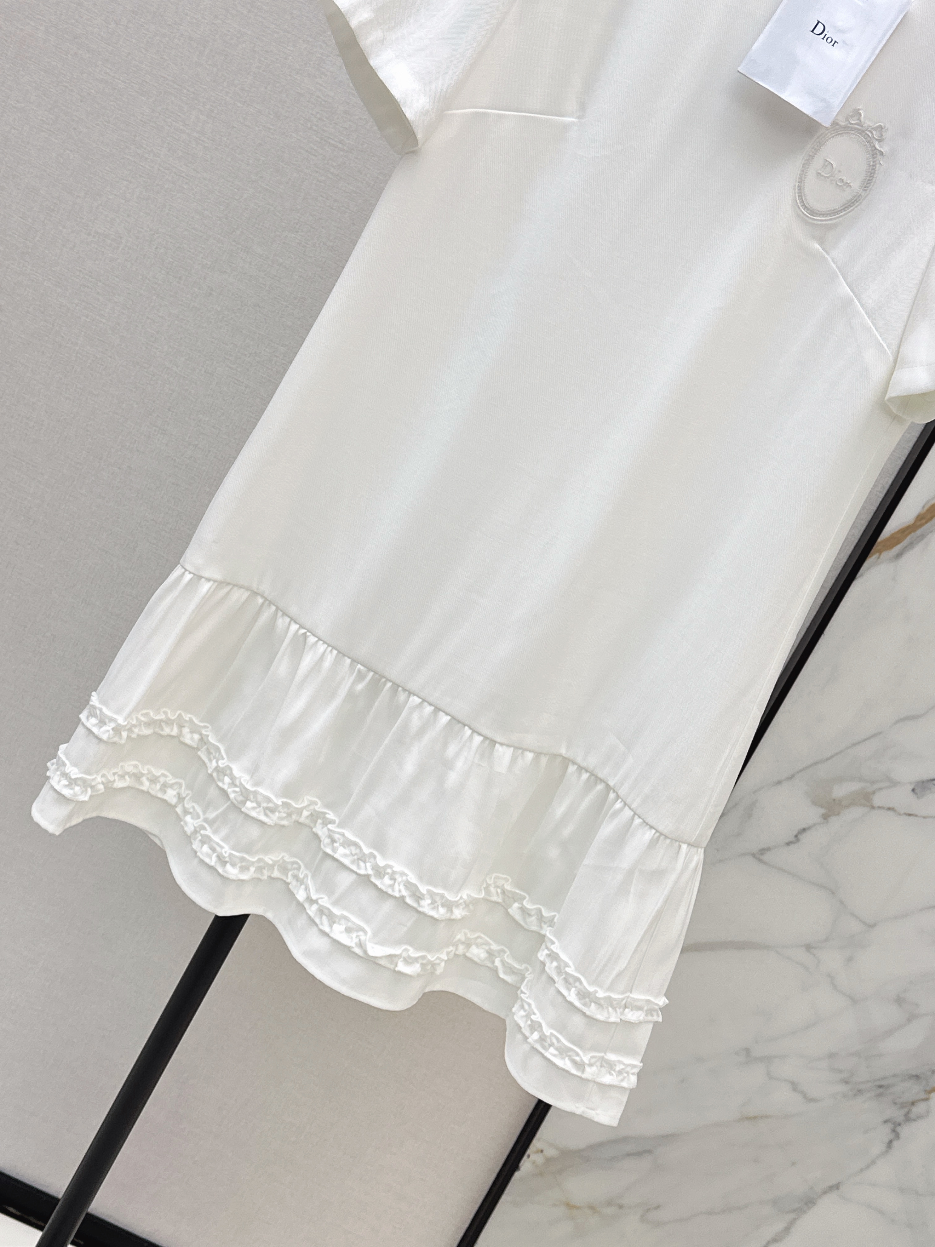 CD 26ss contract dress