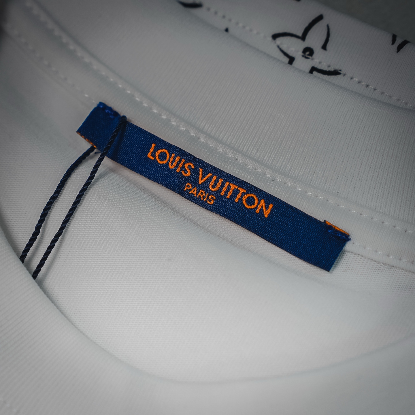 Louis letther badge embroidered t-shirt