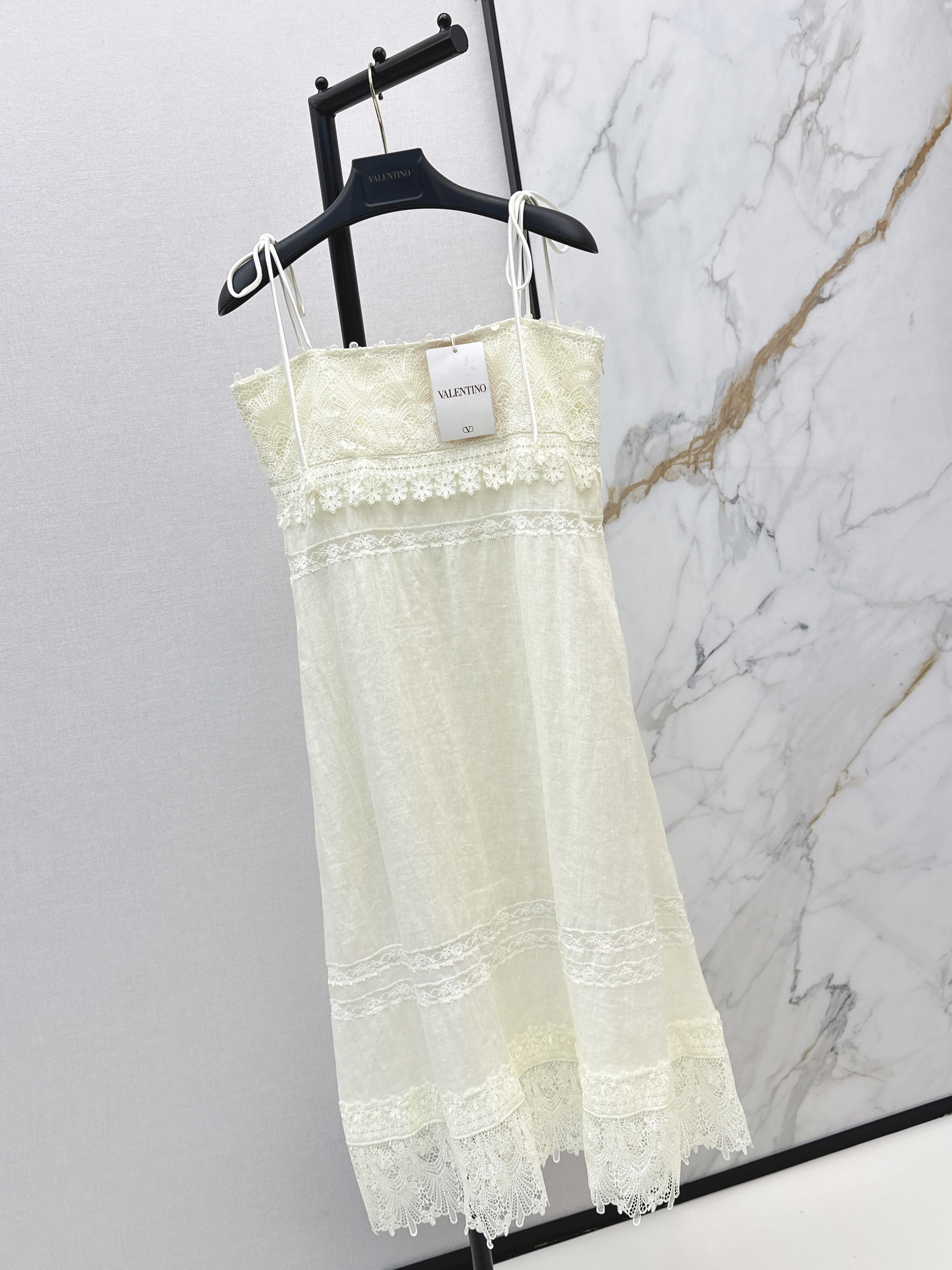 Valen 26ss lace panel slip dress