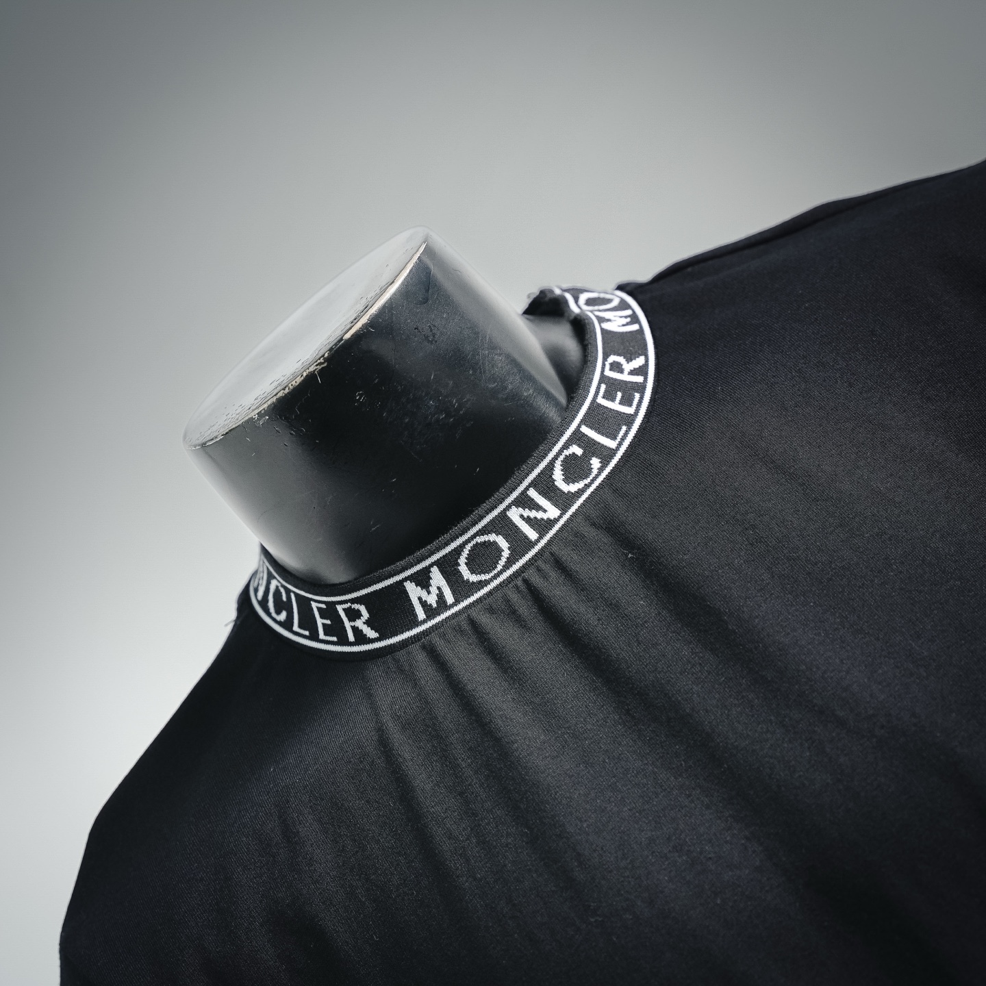 Mon neckline letter t-shirt