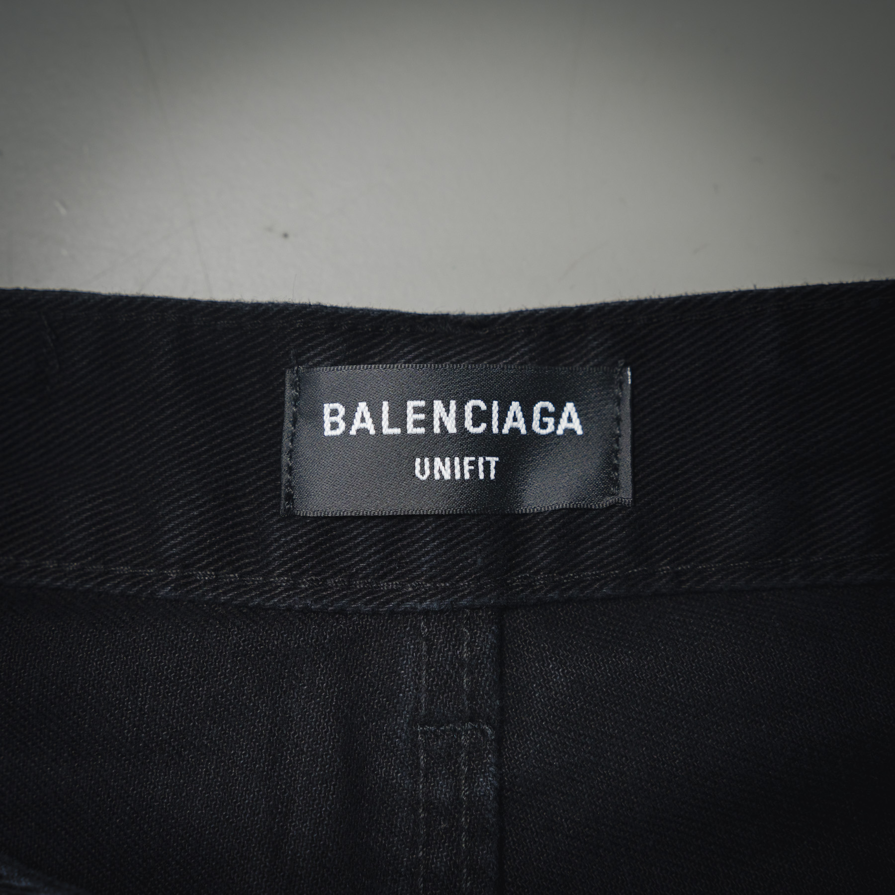 Balen ripped jeans