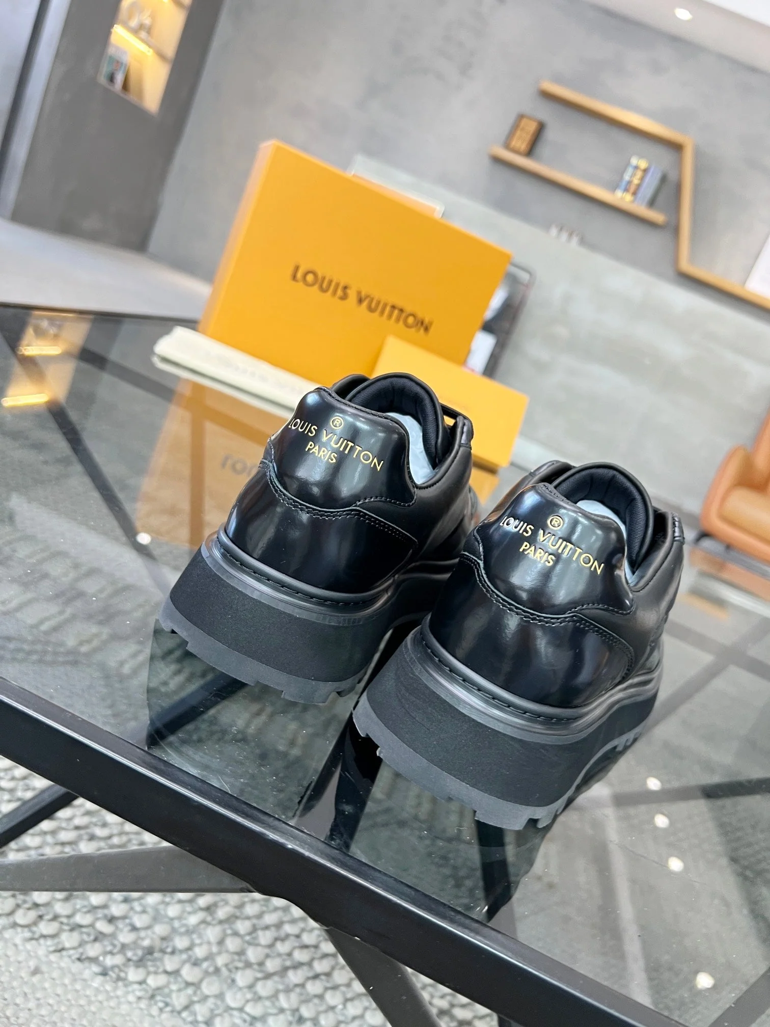 Louis leather sneaker