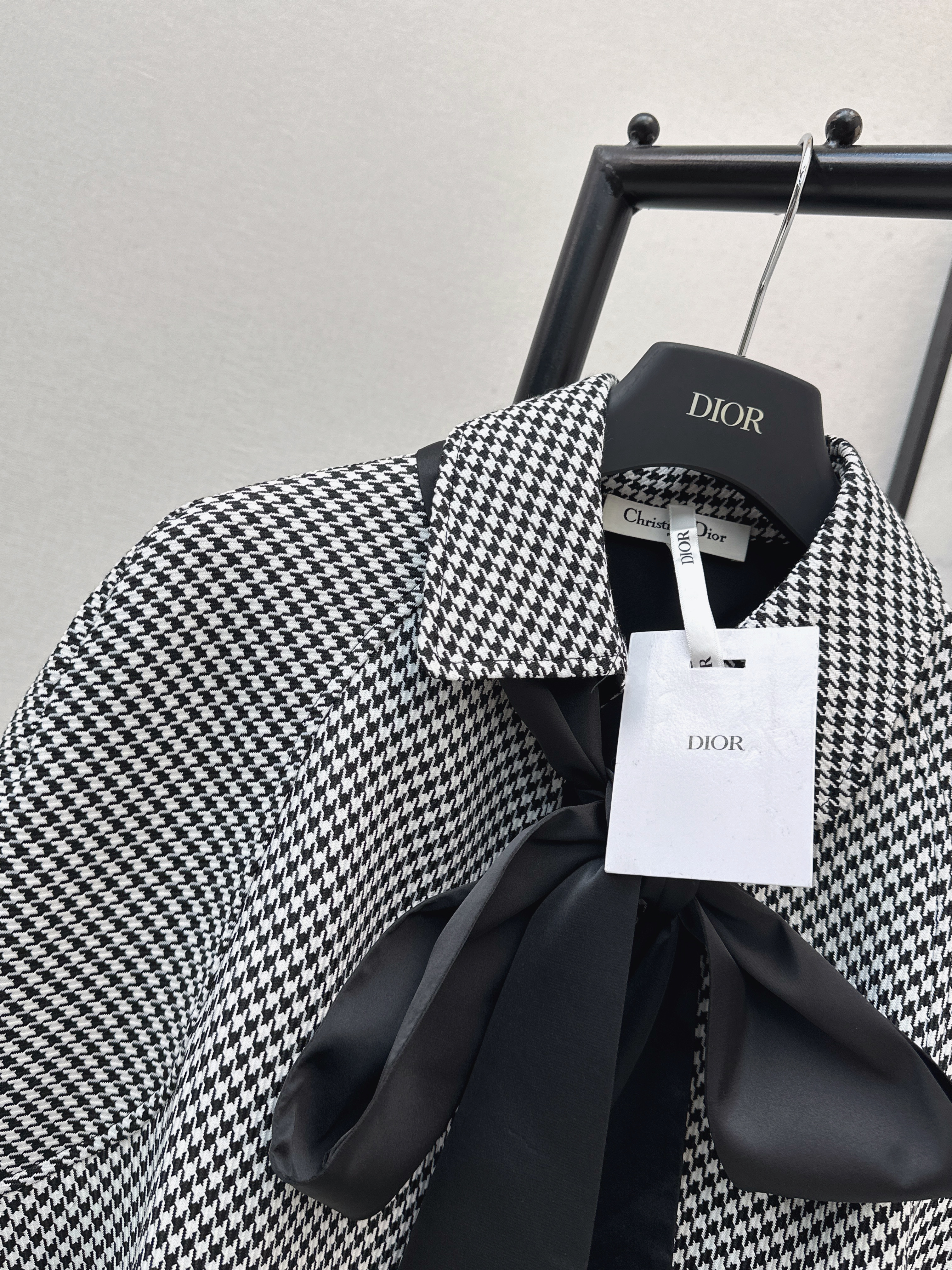 CD 26ss houndstooth cape coat