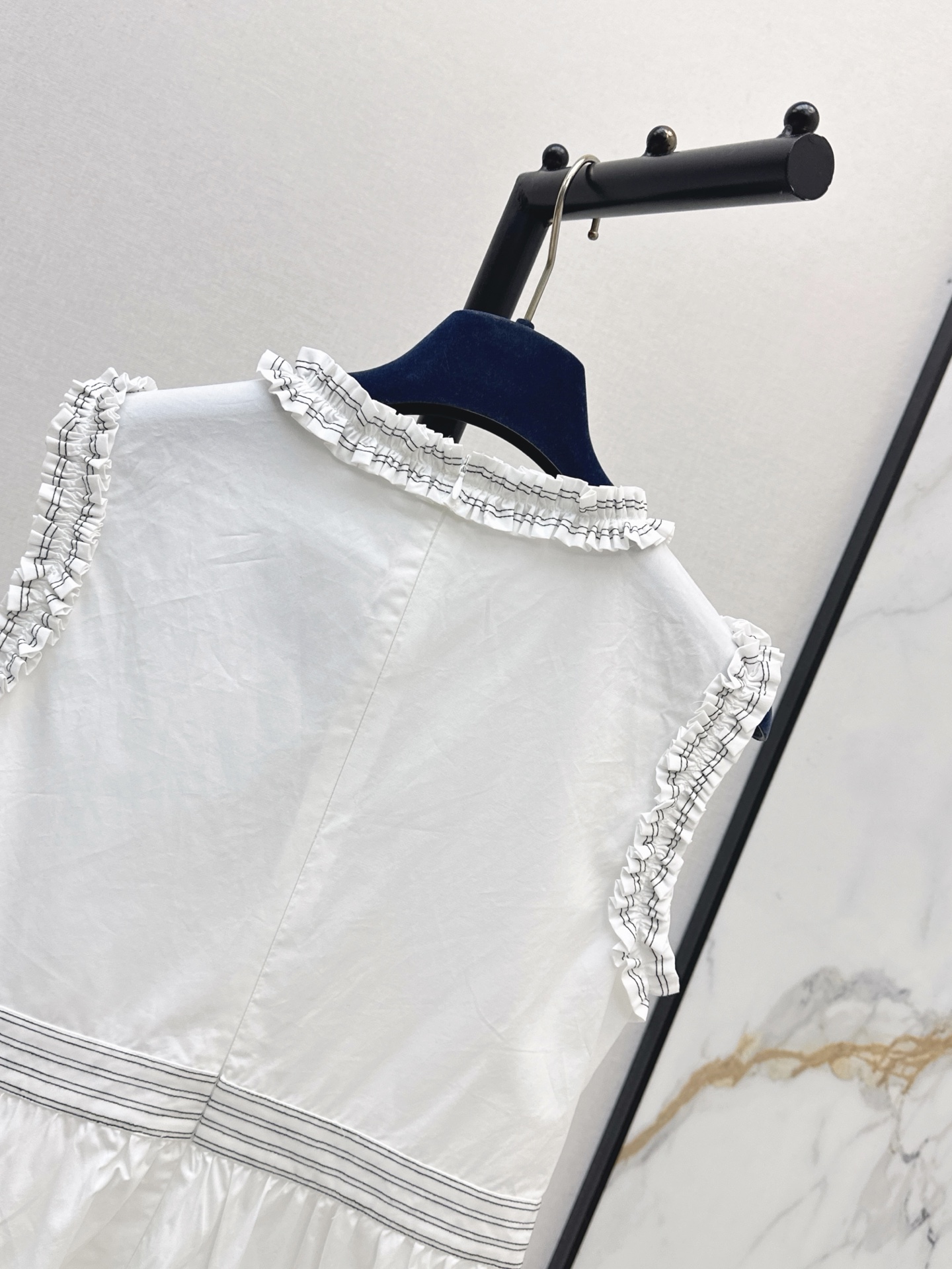 Loui 26ss ruffle sleeveless top