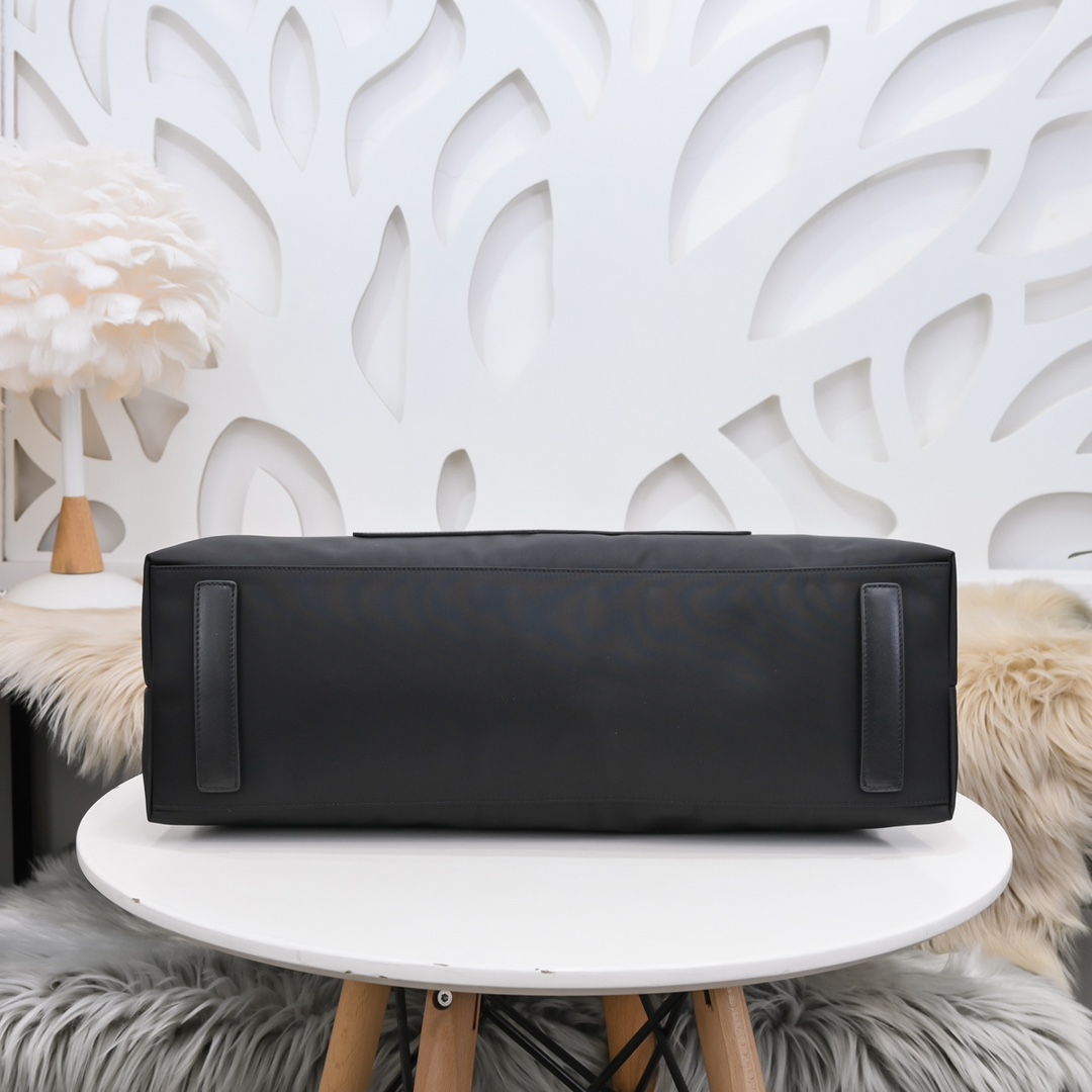 Fend travel bag