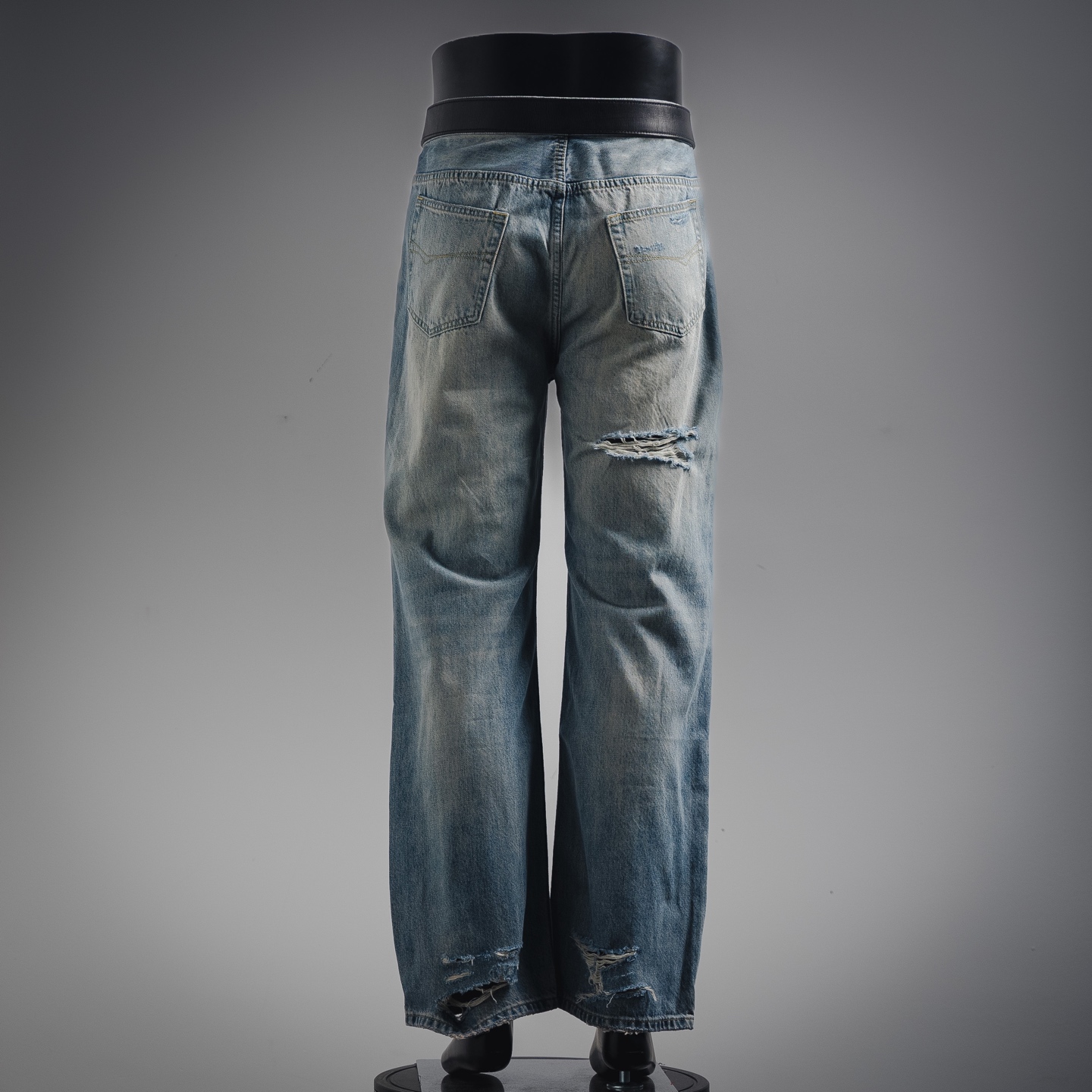 Balen washed ripped jeans