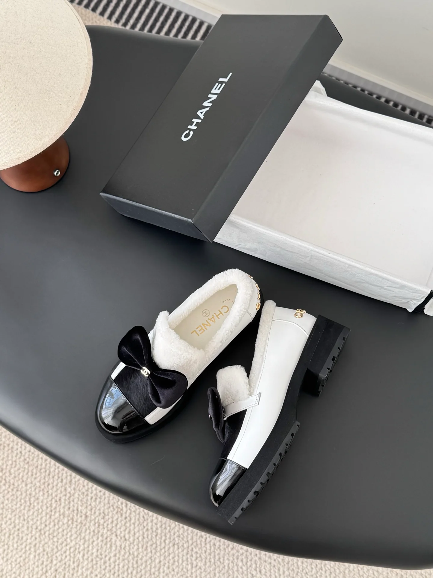 Chan 25fw lined flats