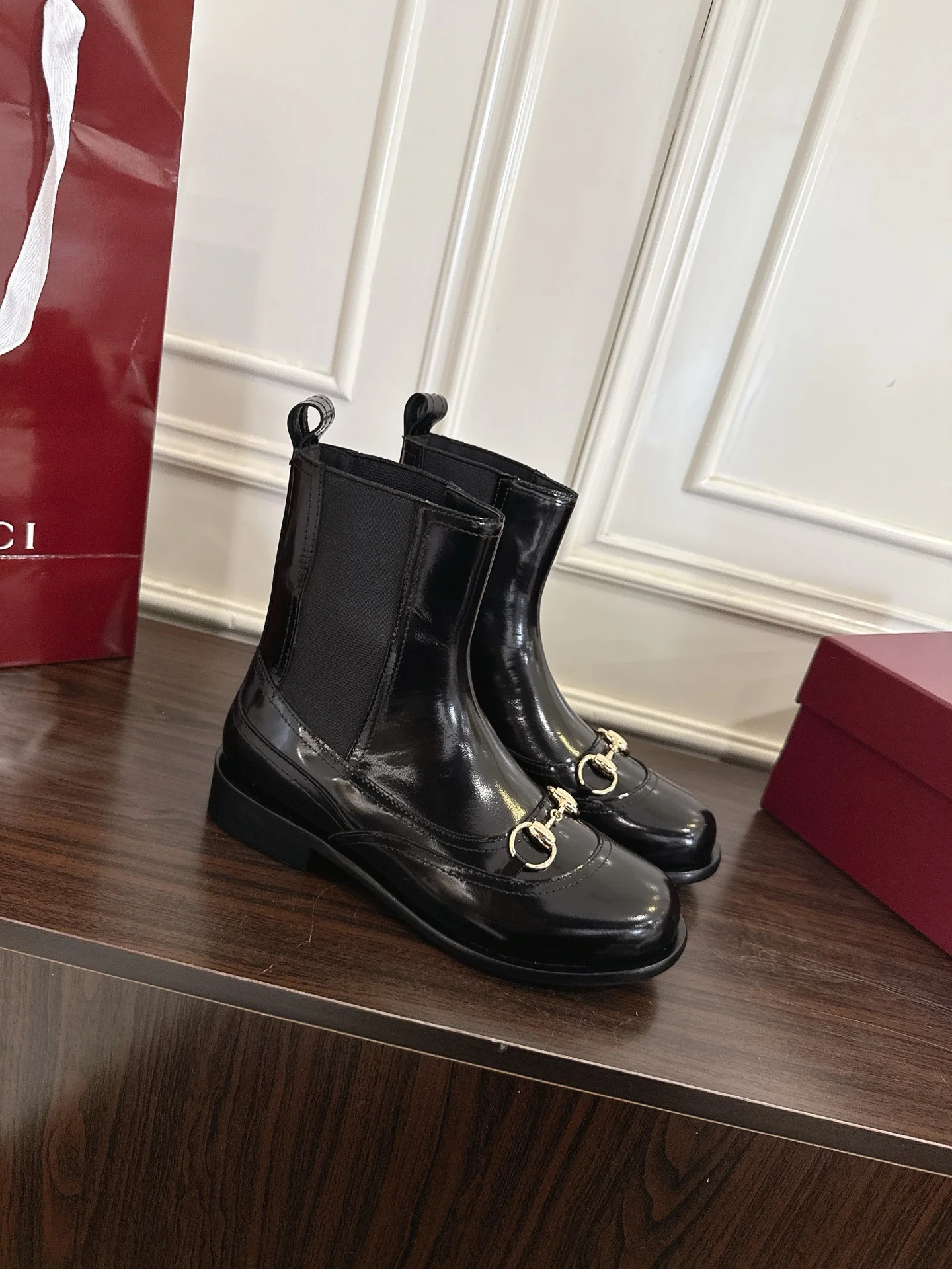 Gucc 25fw combat boots