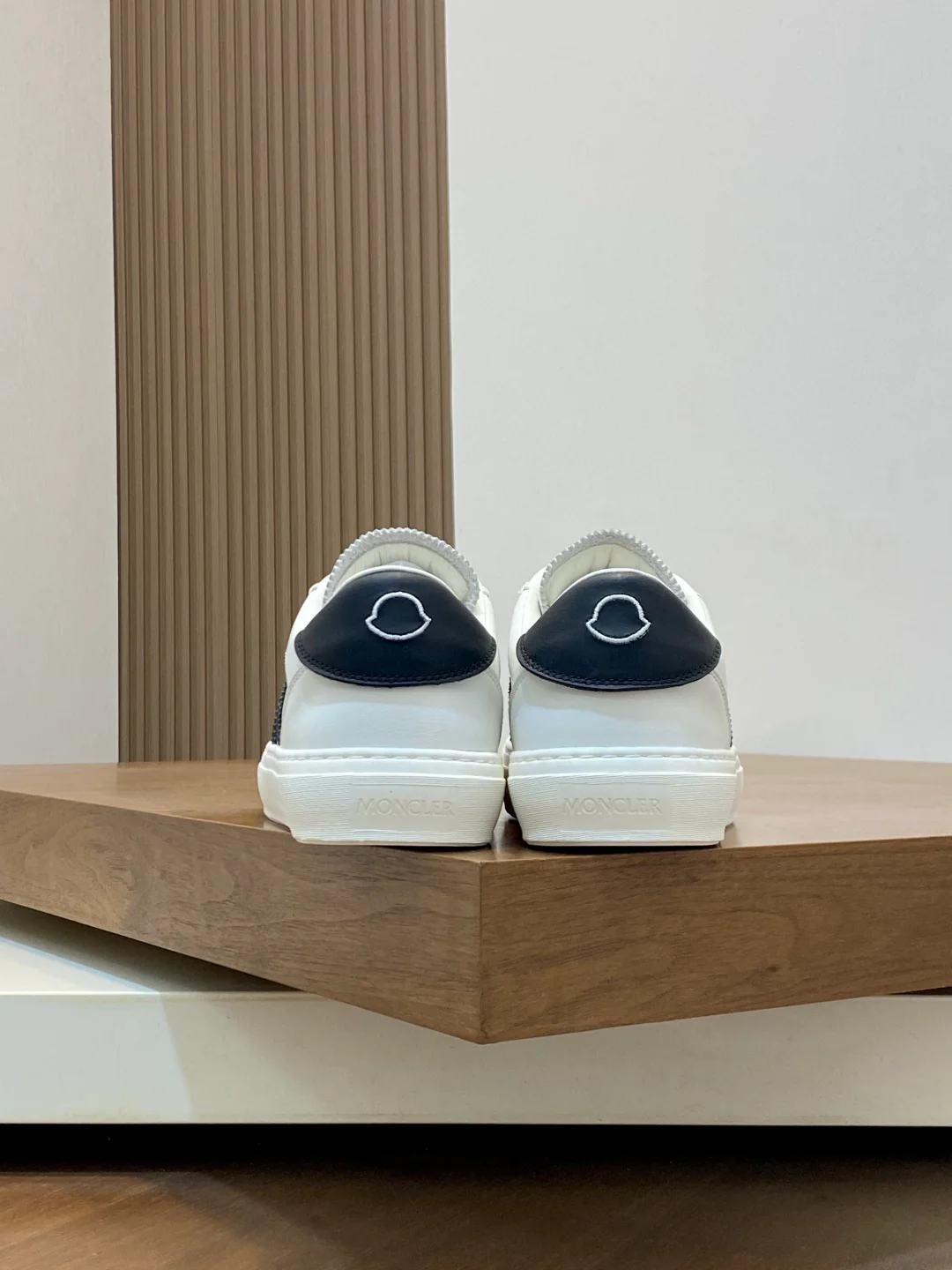 Mon low-top retro sneakers