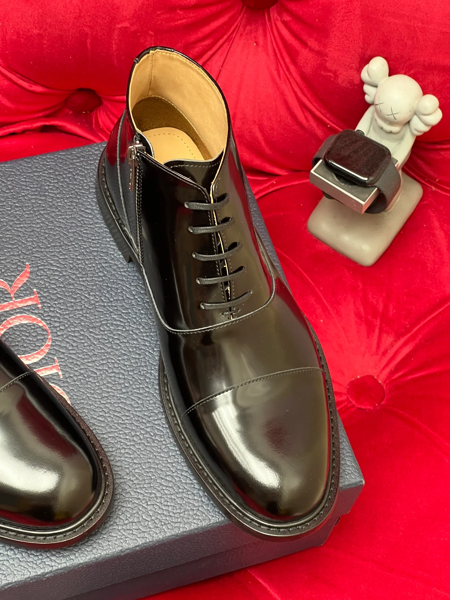 CD leather shoes