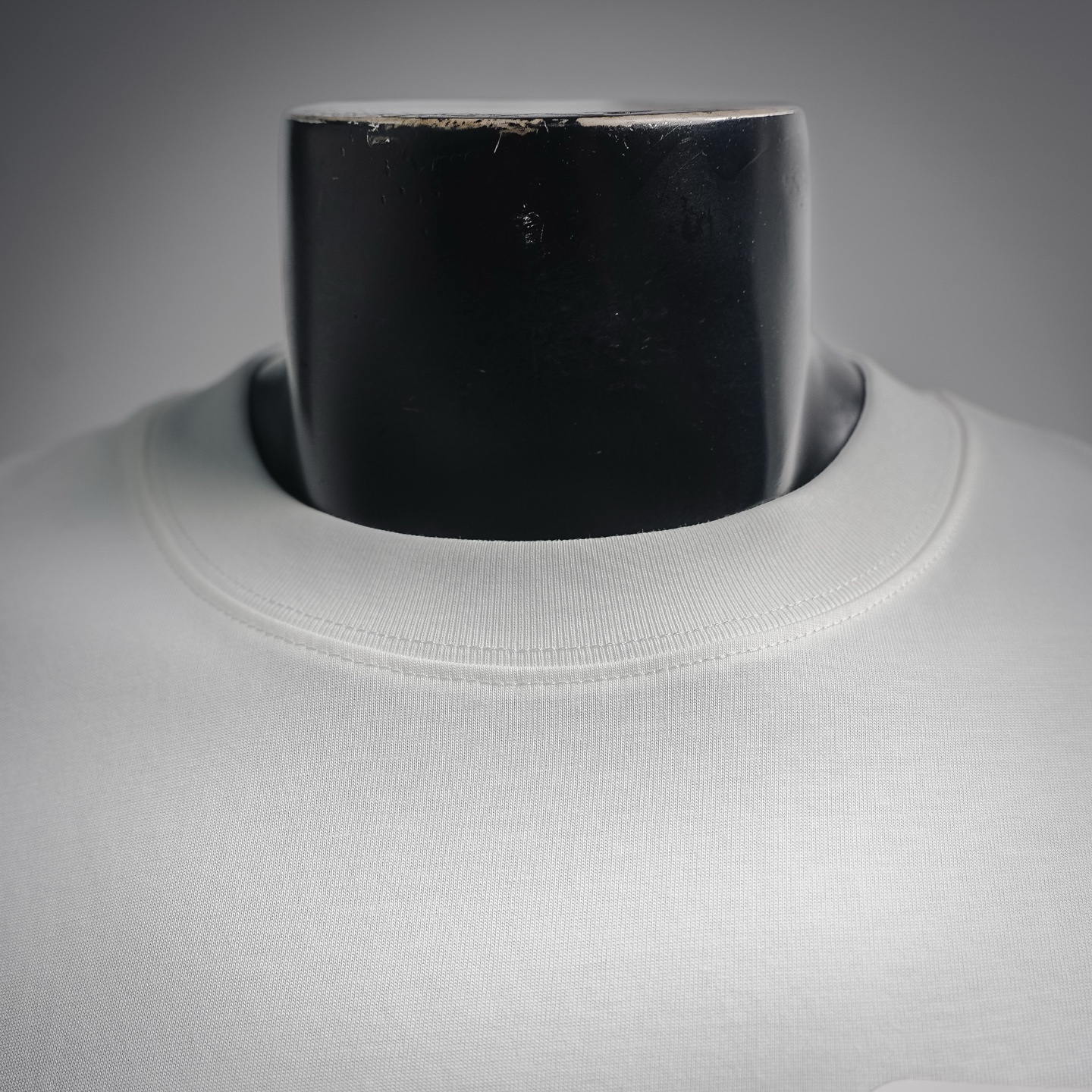 Loe pocket zip t-shirt