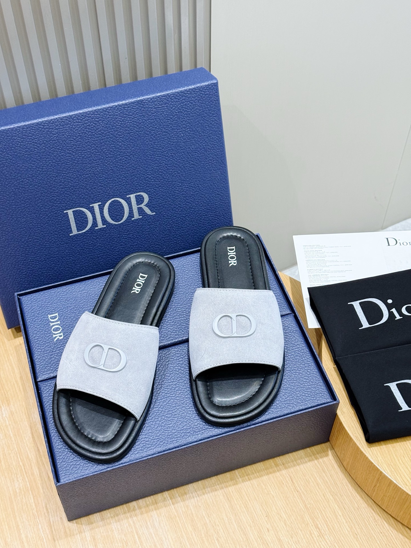 CD slippers