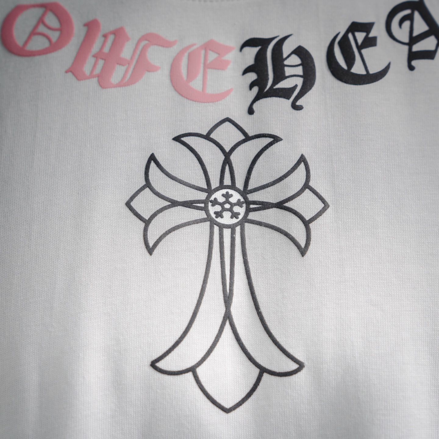 Chrome cross necklace print t-shirt