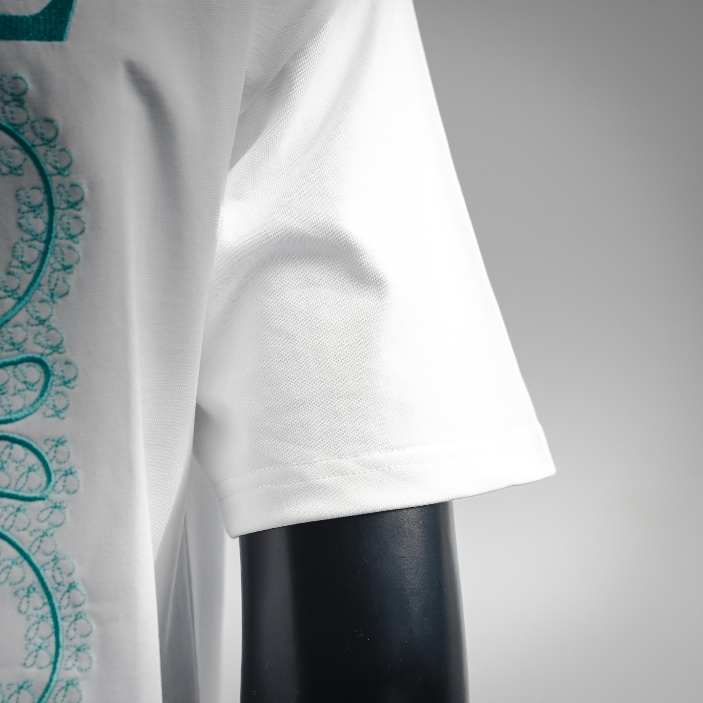 Loe embroidery t-shirt