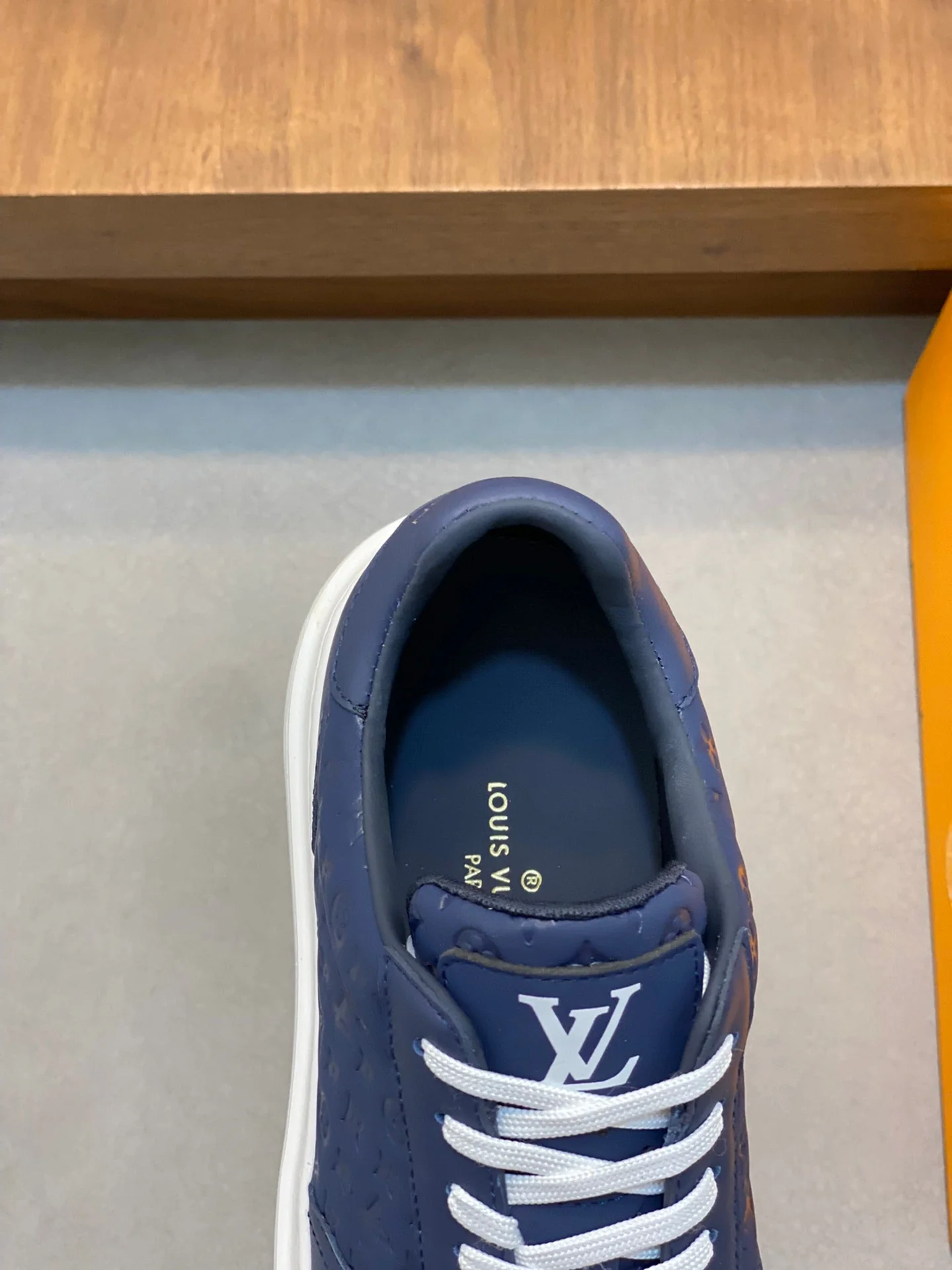 Louis leather sneaker