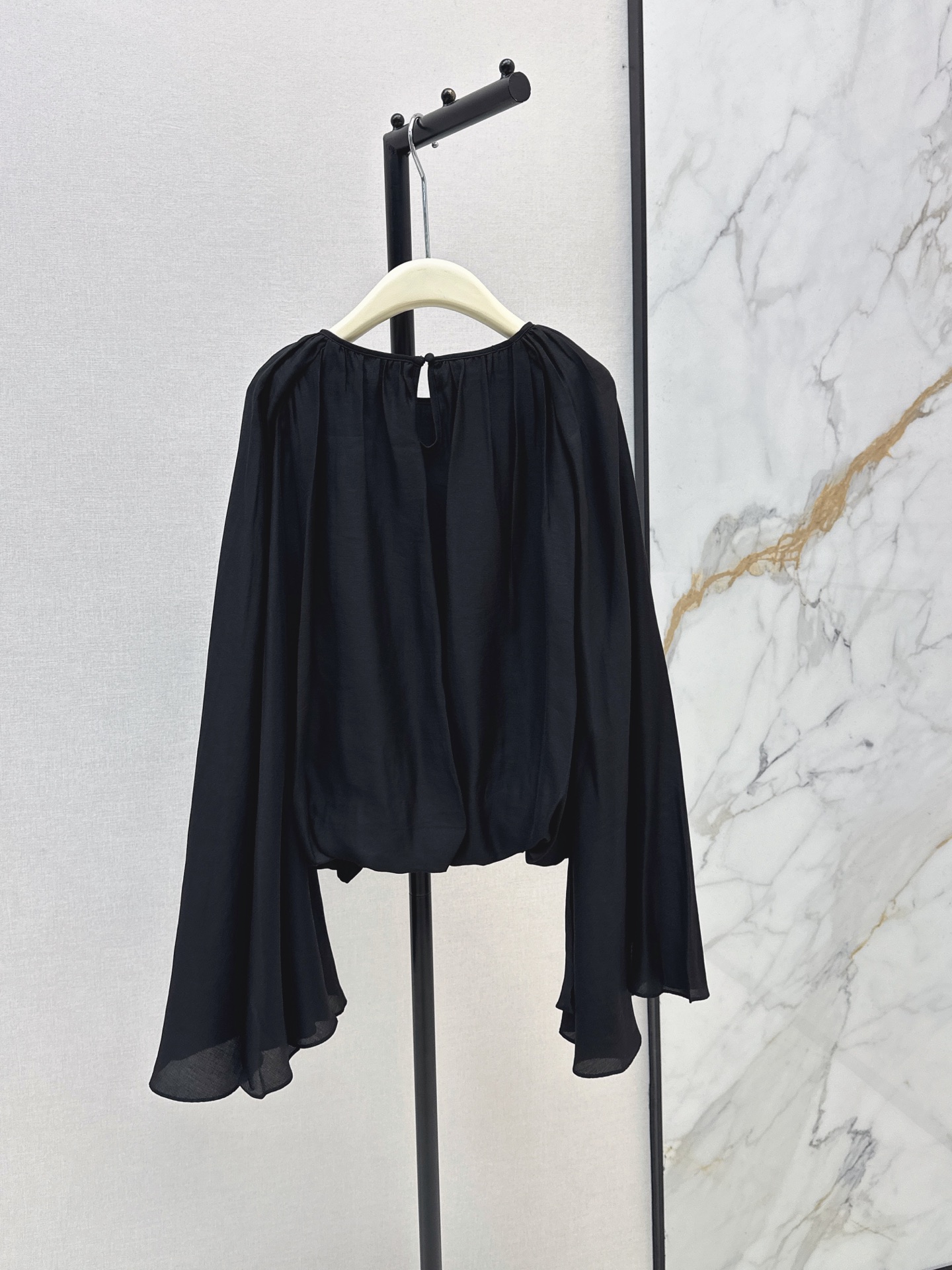 Chol 26ss cape sleeve top