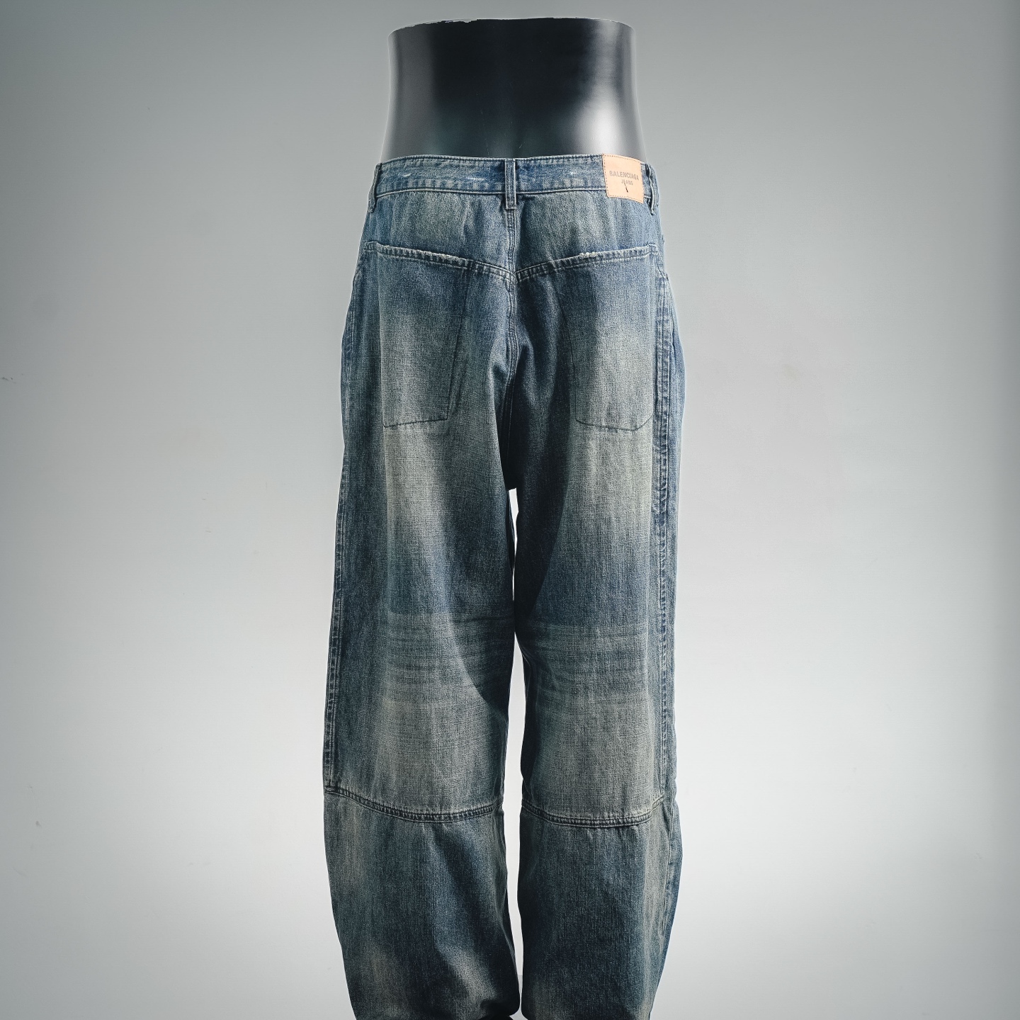 Balen distressed jeans