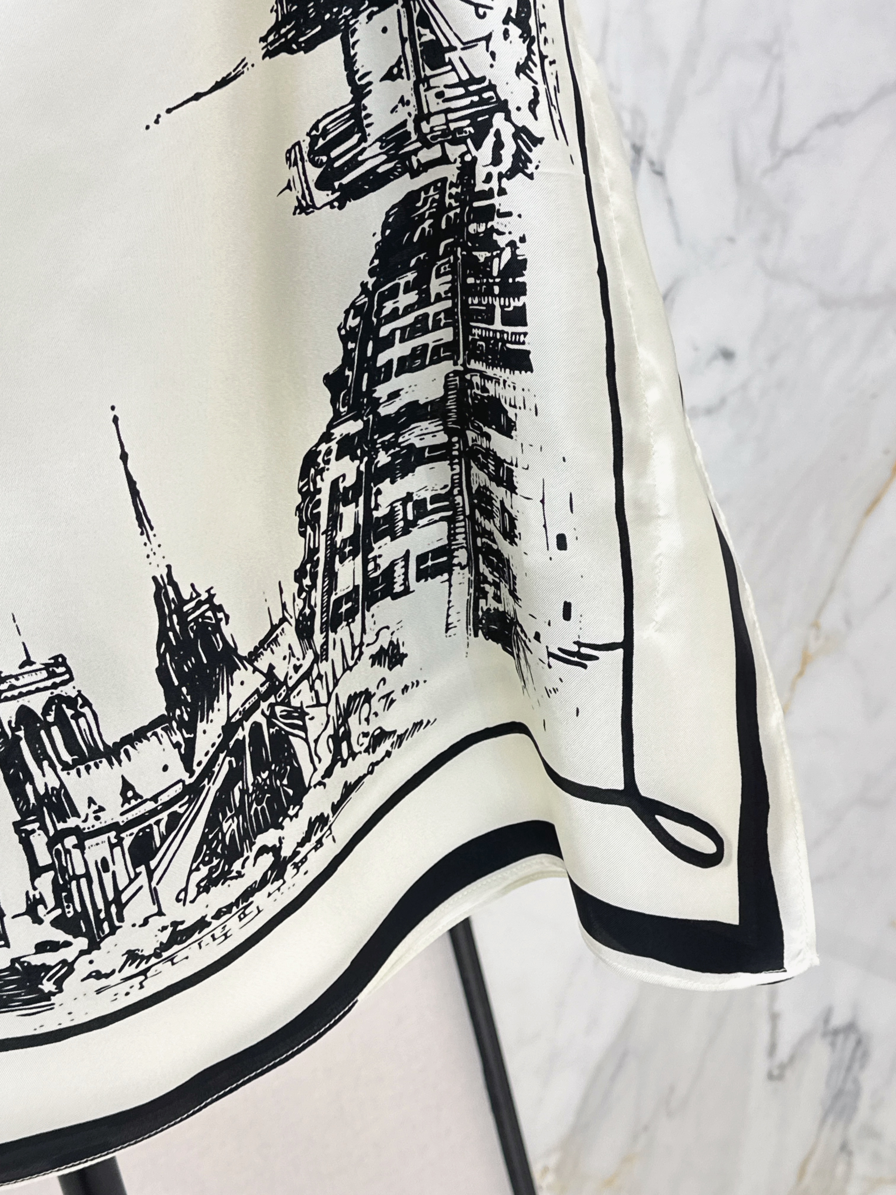 Her 26ss print scraf top