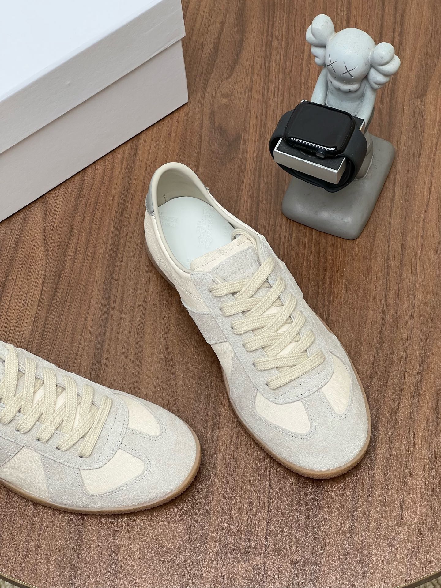 Maison low-top shoes