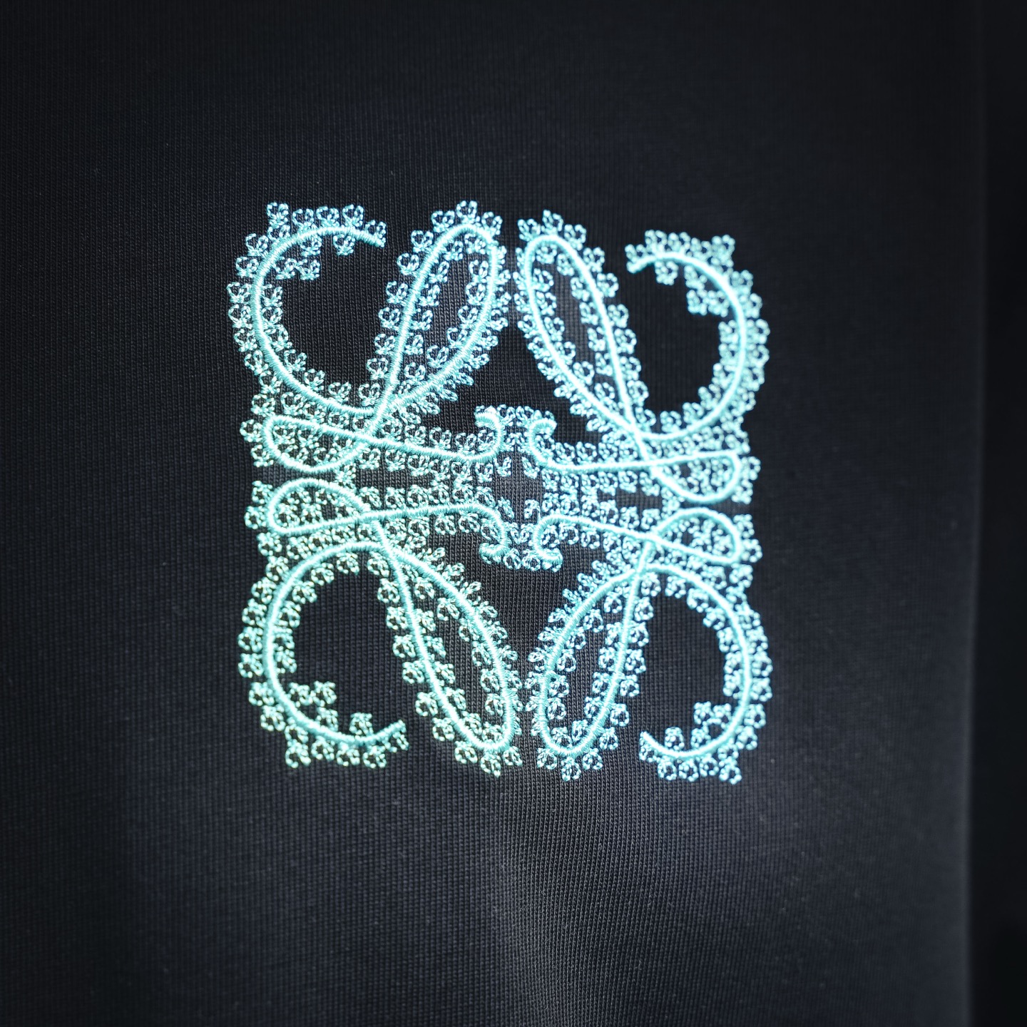 Loe embroidery t-shirt