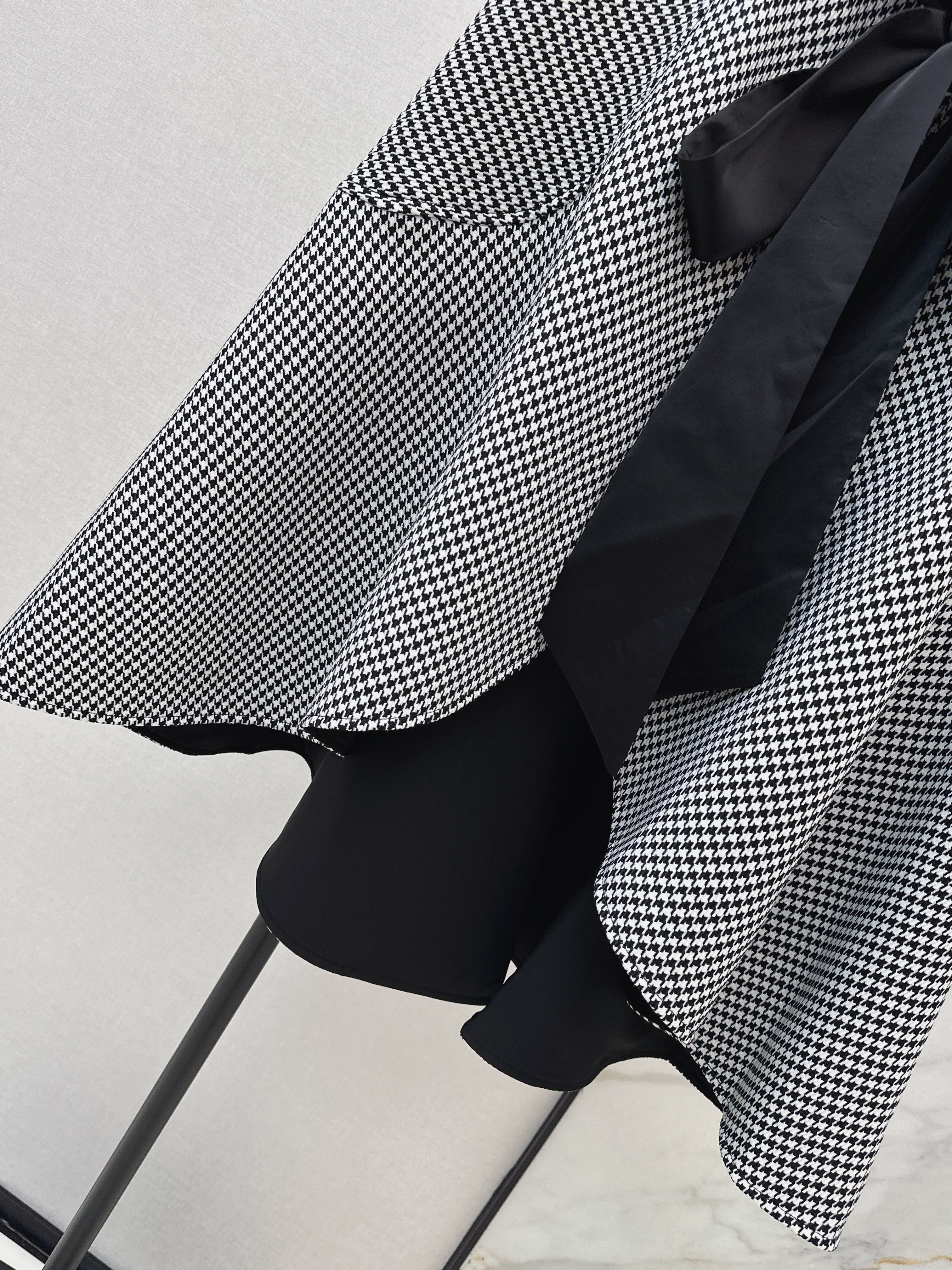 CD 26ss houndstooth cape coat