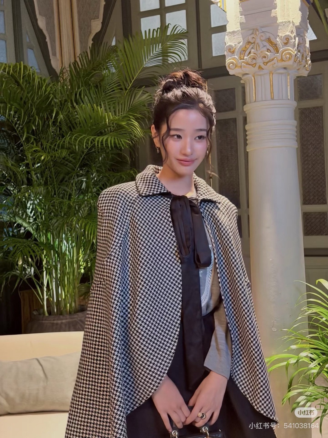 CD 26ss houndstooth cape coat