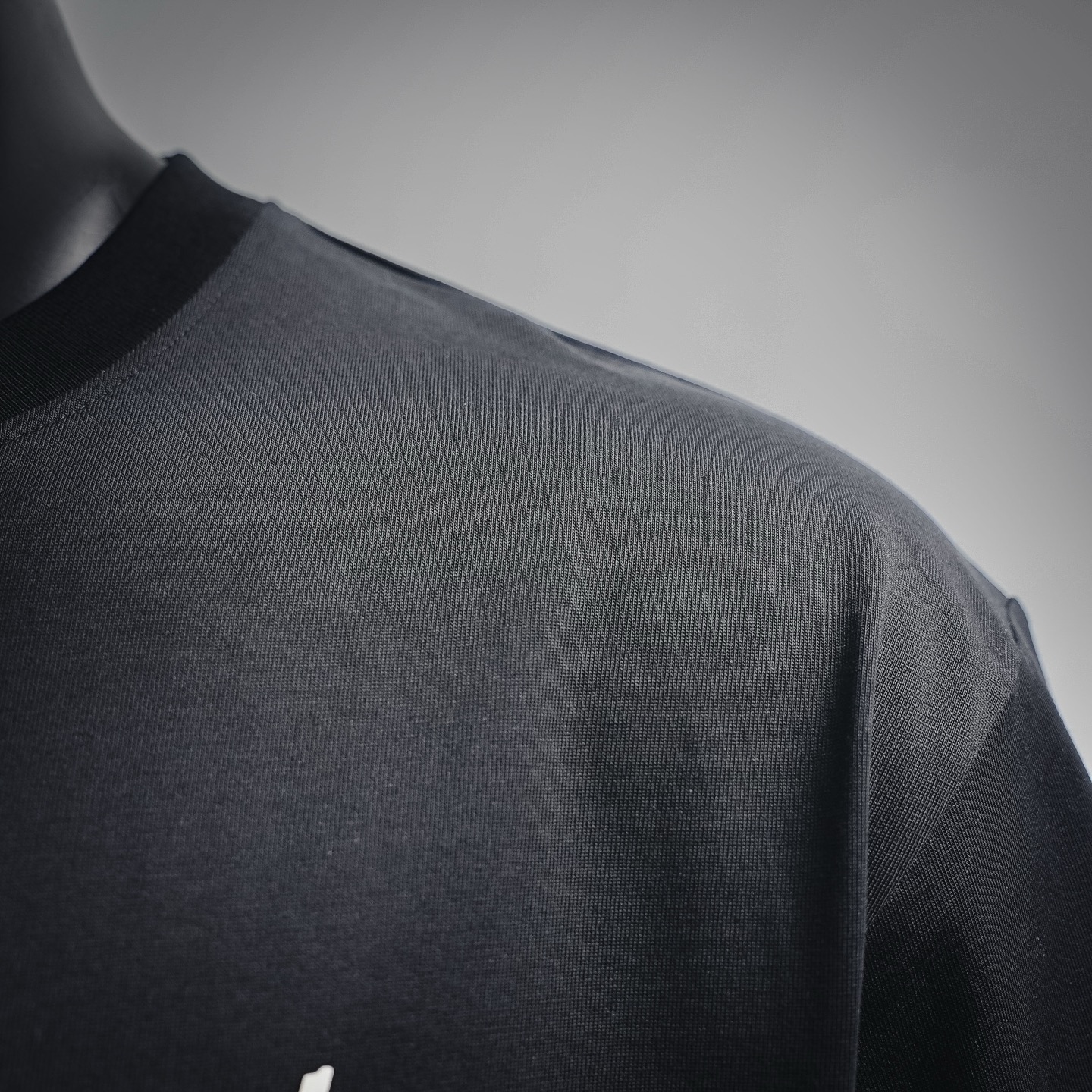 Pra letter embroidered t-shirts