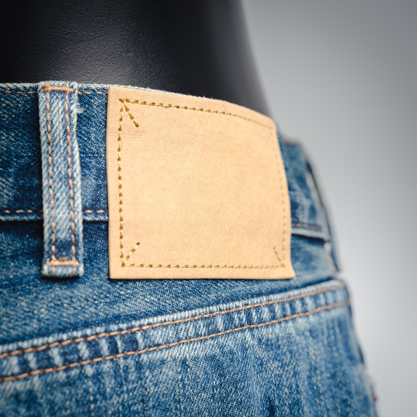 Cel distressed jeans
