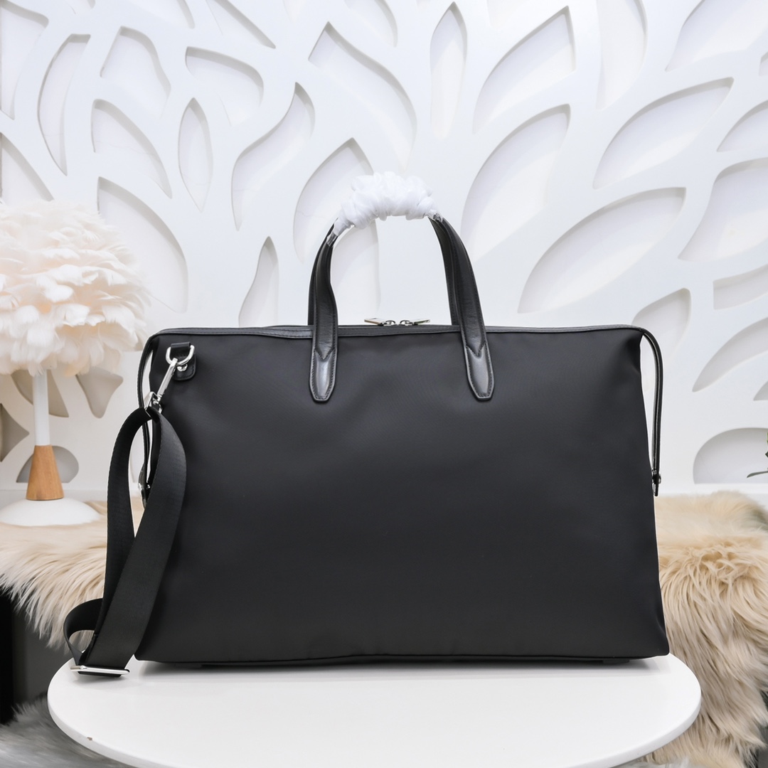 Fend travel bag