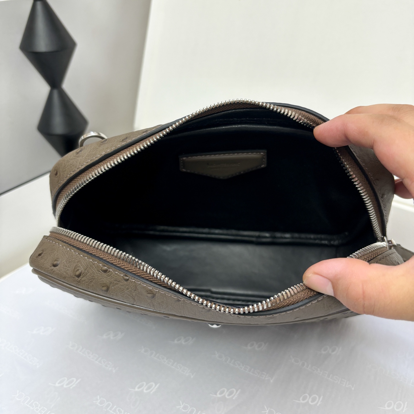 Montb saddle crossbody bag