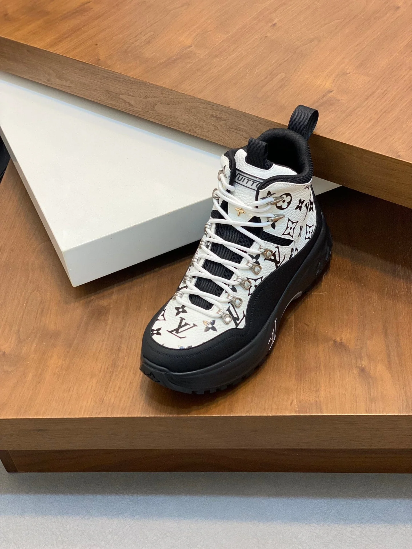 Louis discover sneakers