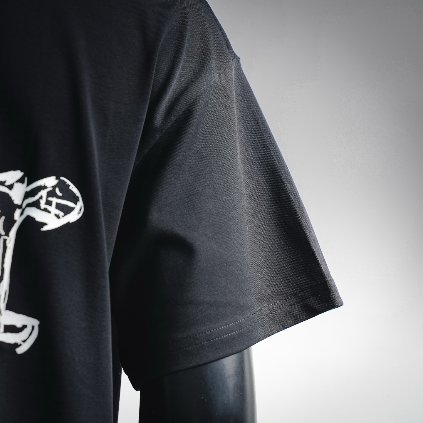 CD letter graffiti-print t-shirt