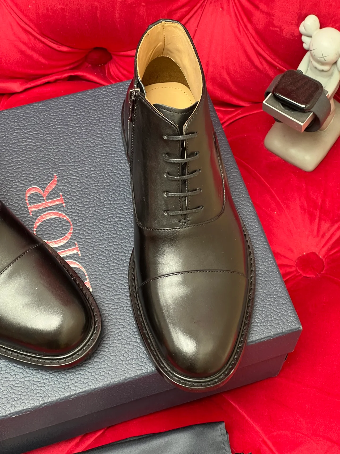 CD leather shoes