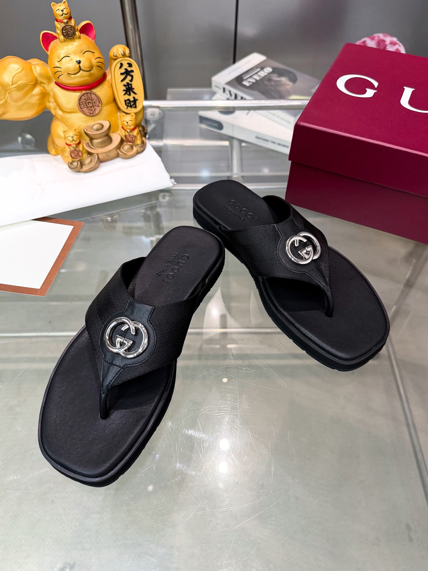 Guc slippers