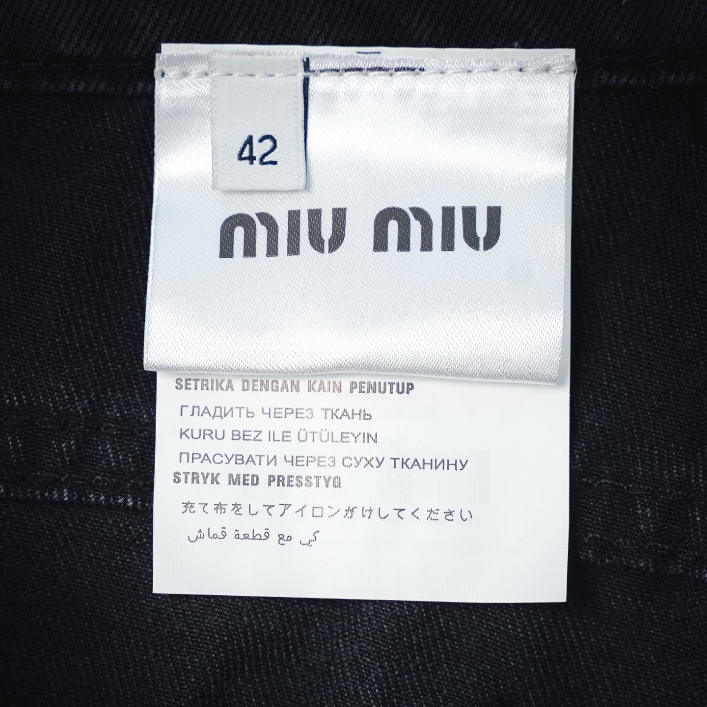 Miu embroidered jenas