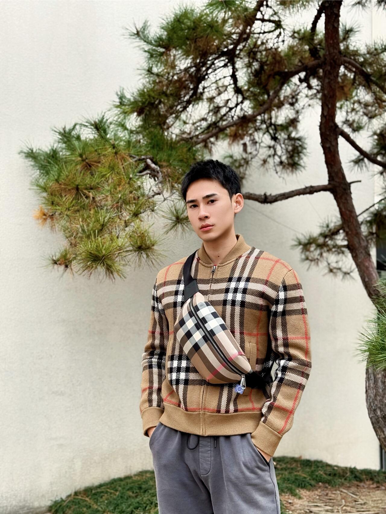 Bur check bomber jacket