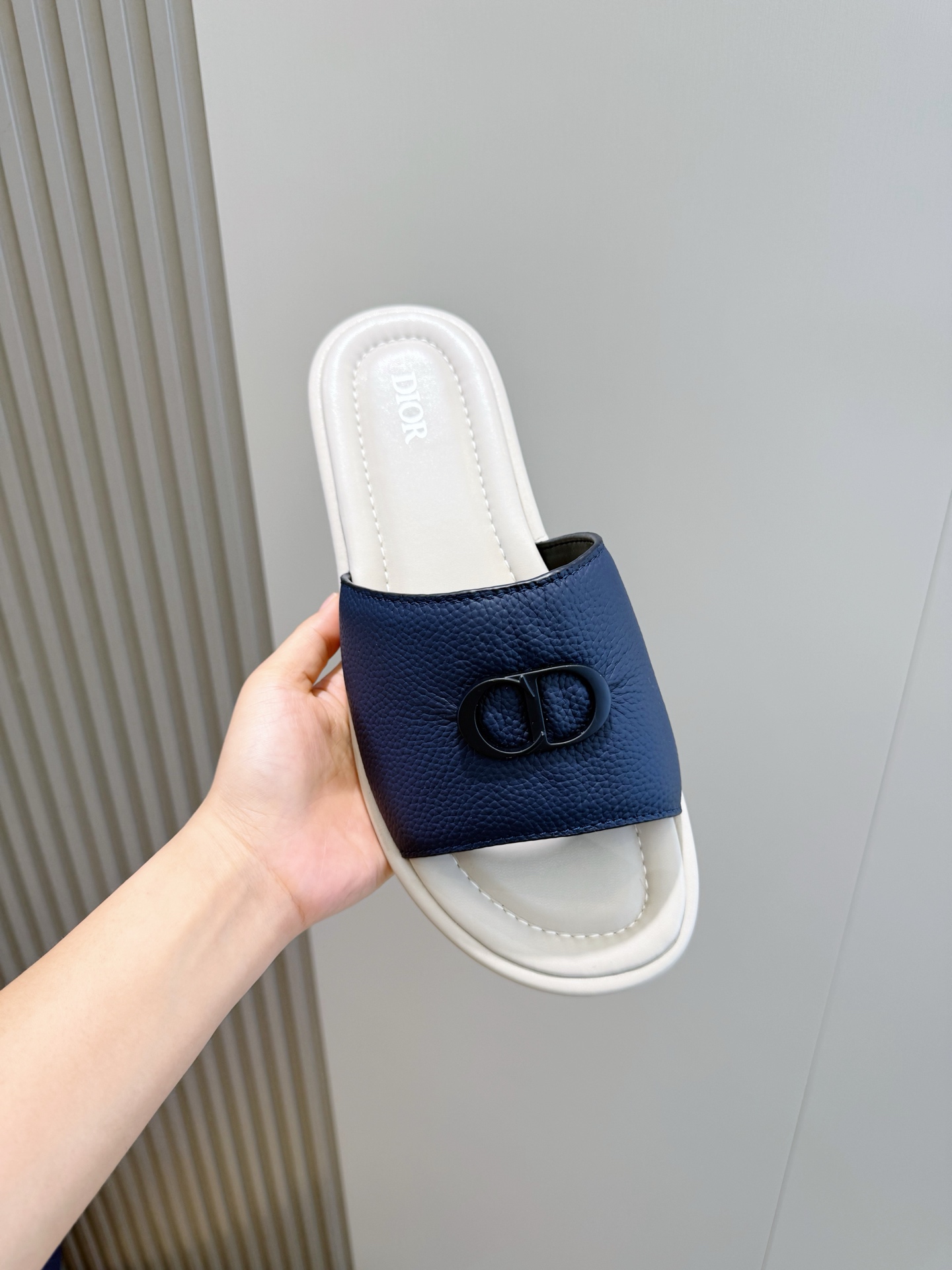 CD slippers