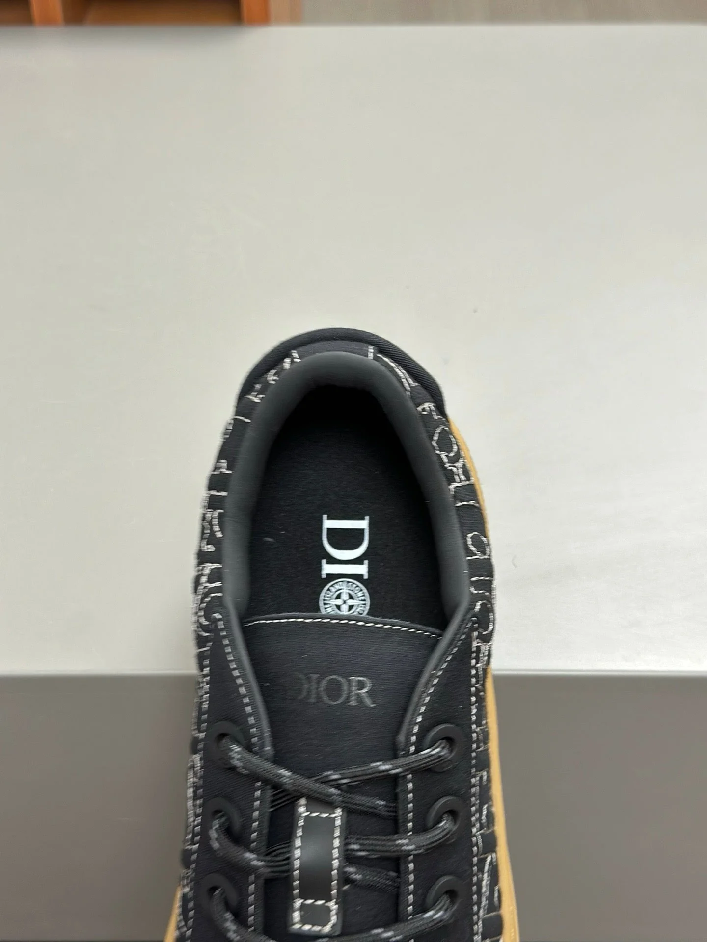 Dio sneakers