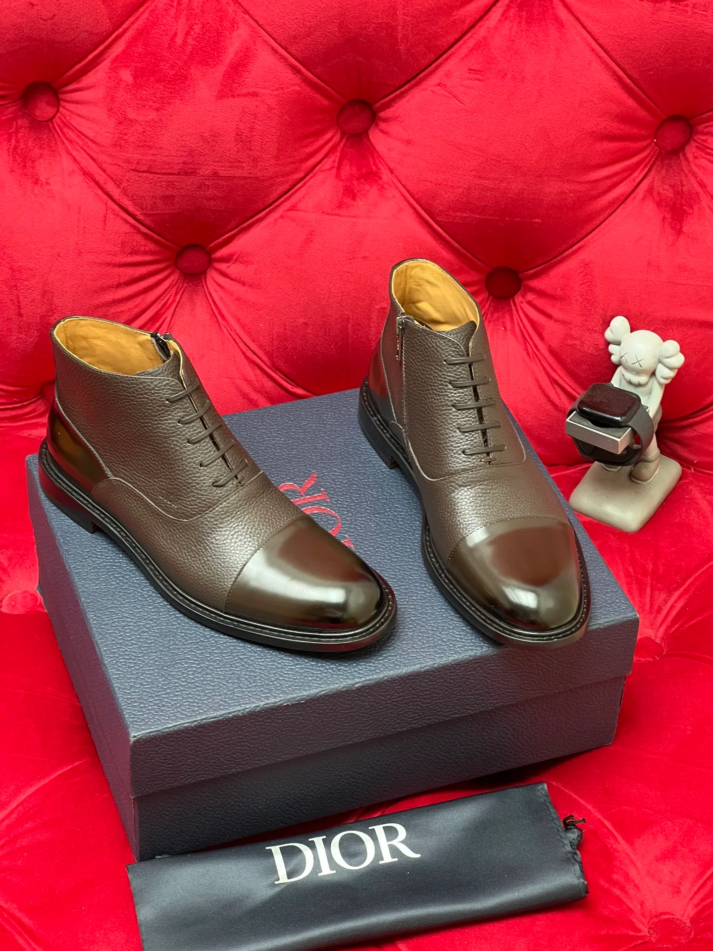 CD leather shoes
