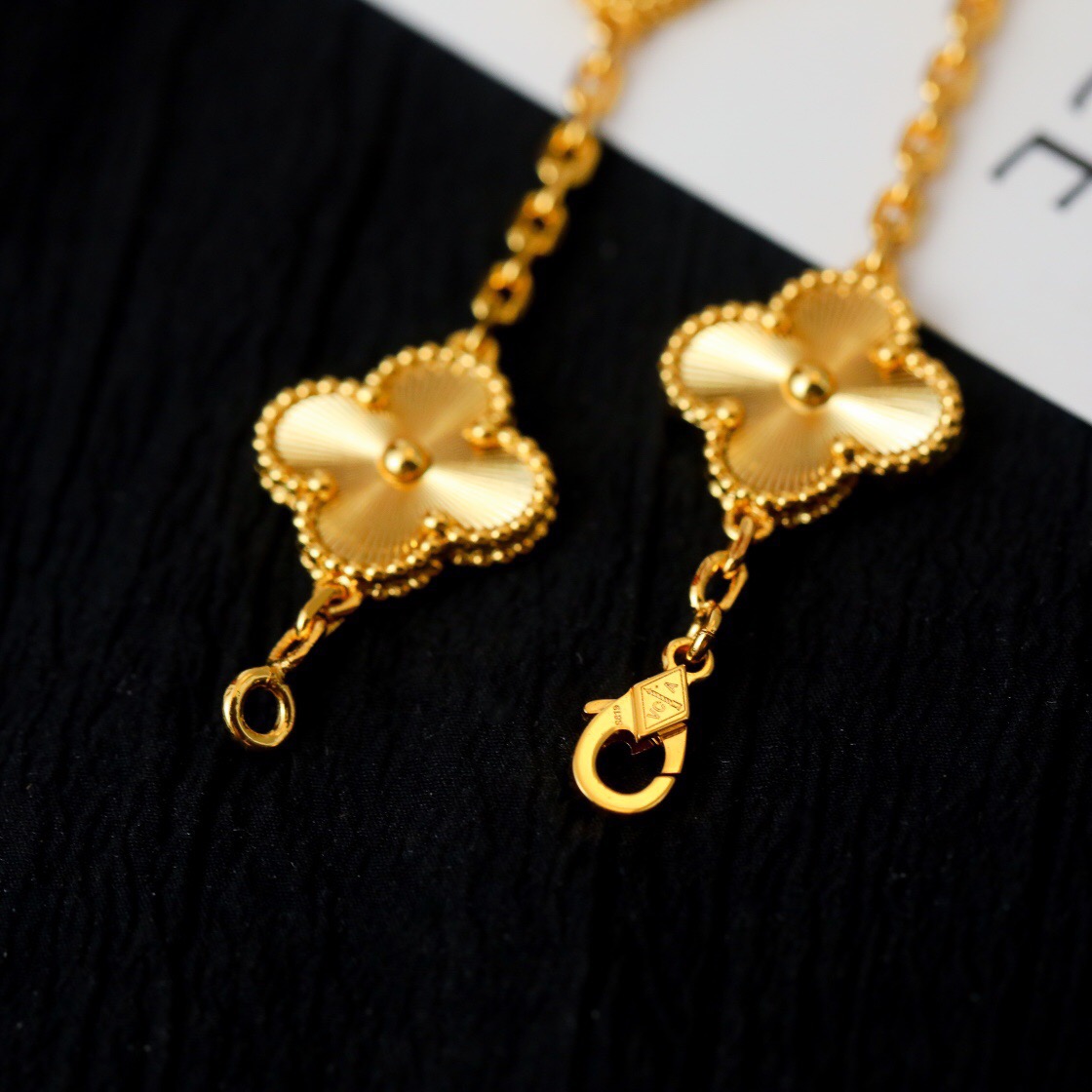 Vca chain bracelet