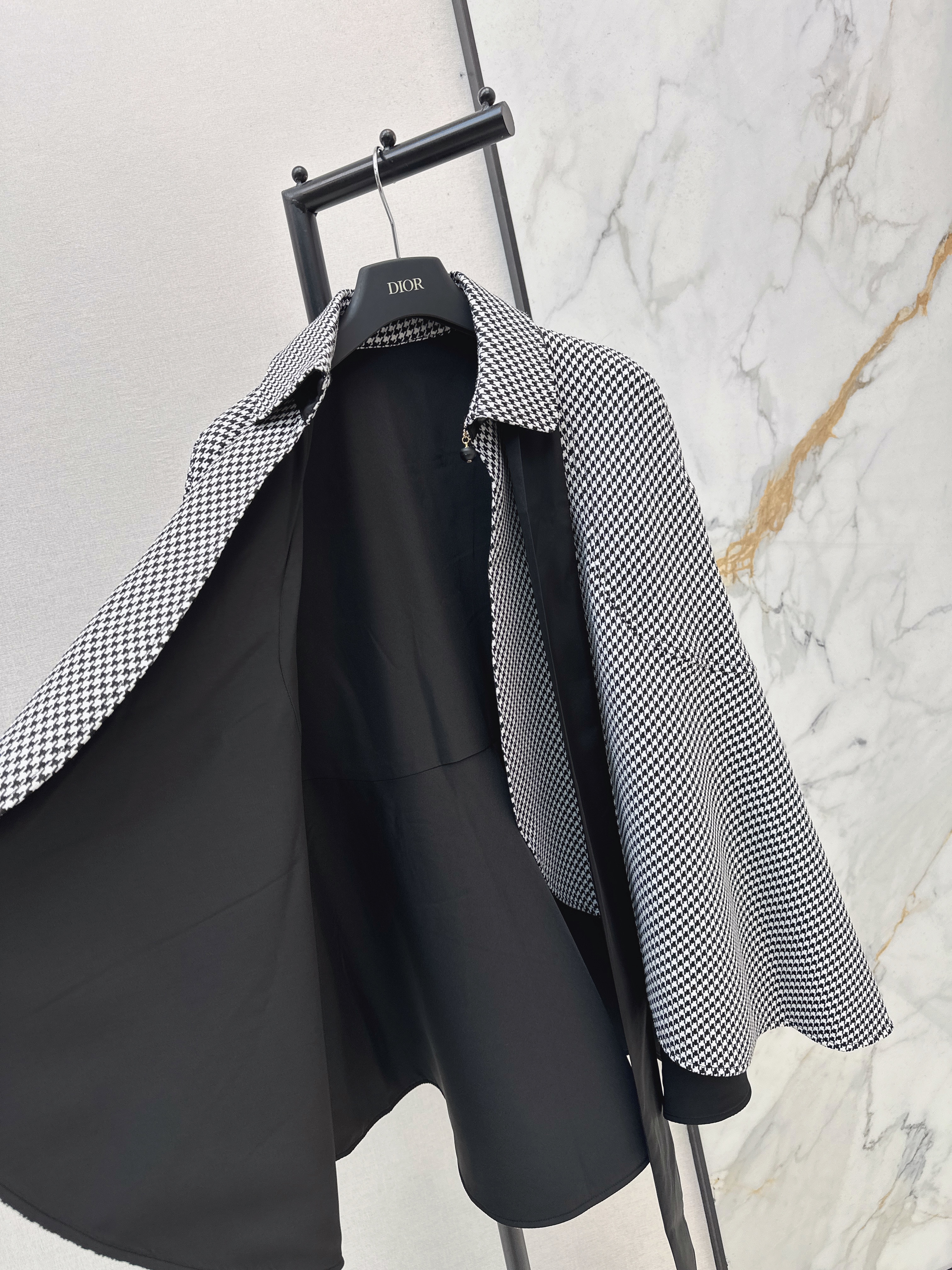 CD 26ss houndstooth cape coat