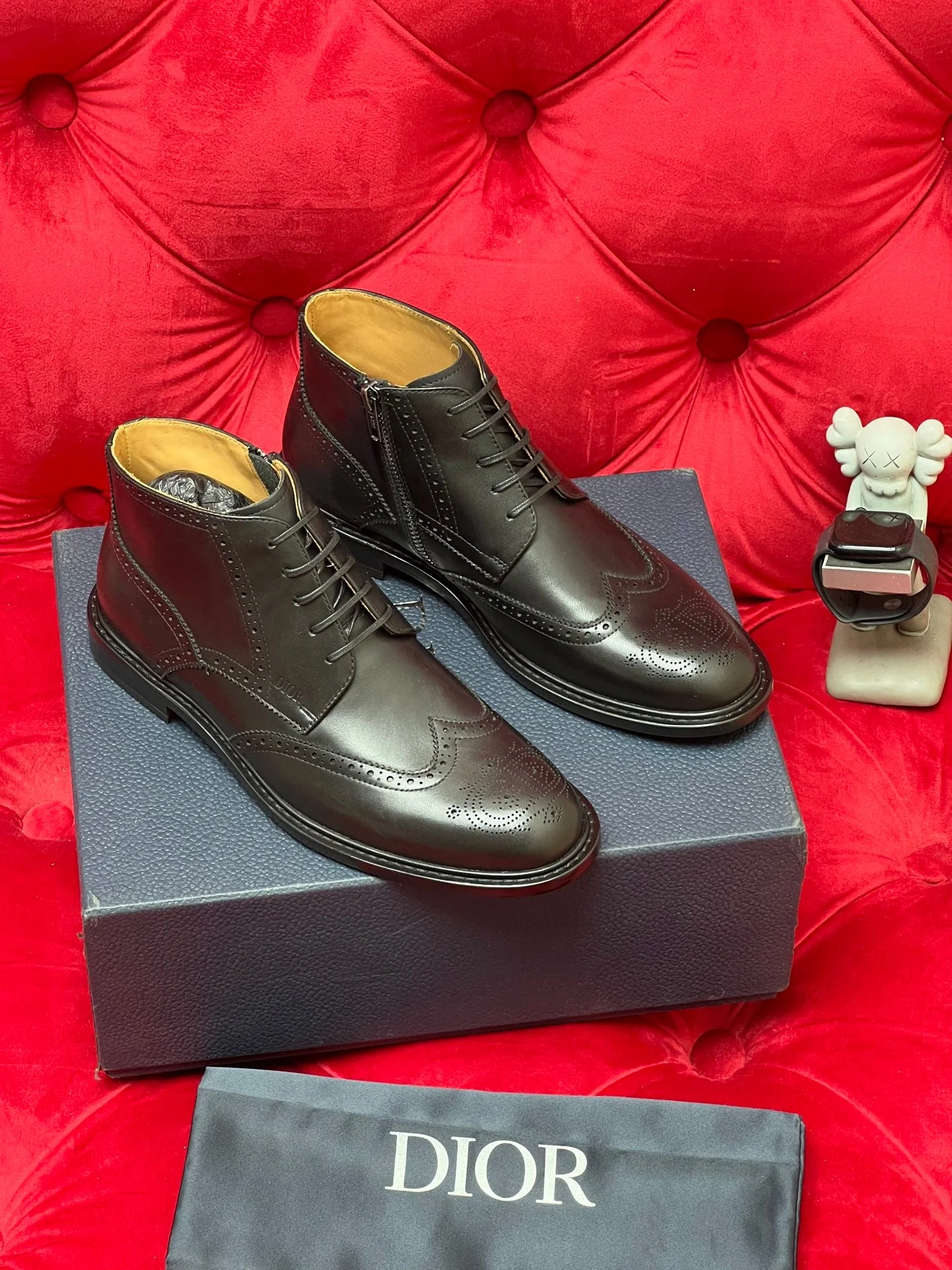 CD leather shoes