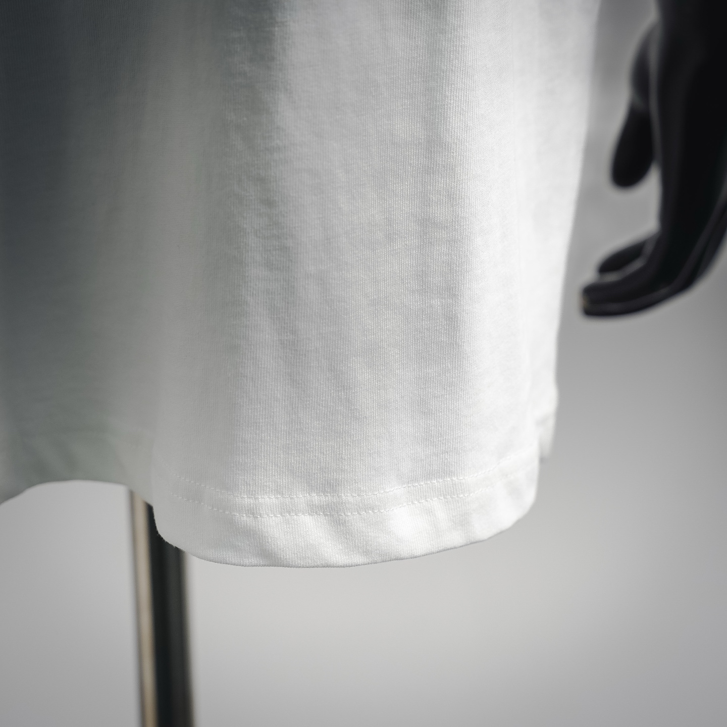 Stone whit a pocket t-shirt