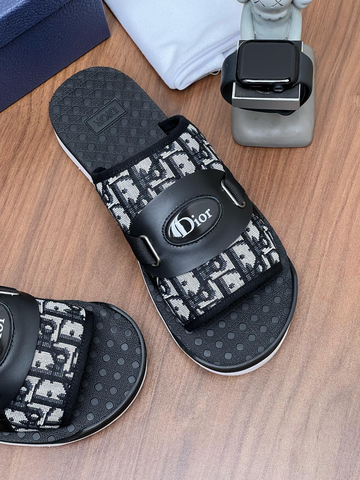 CD printed slippers