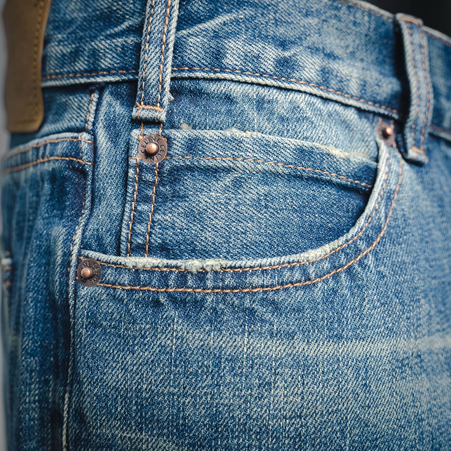Cel distressed jeans