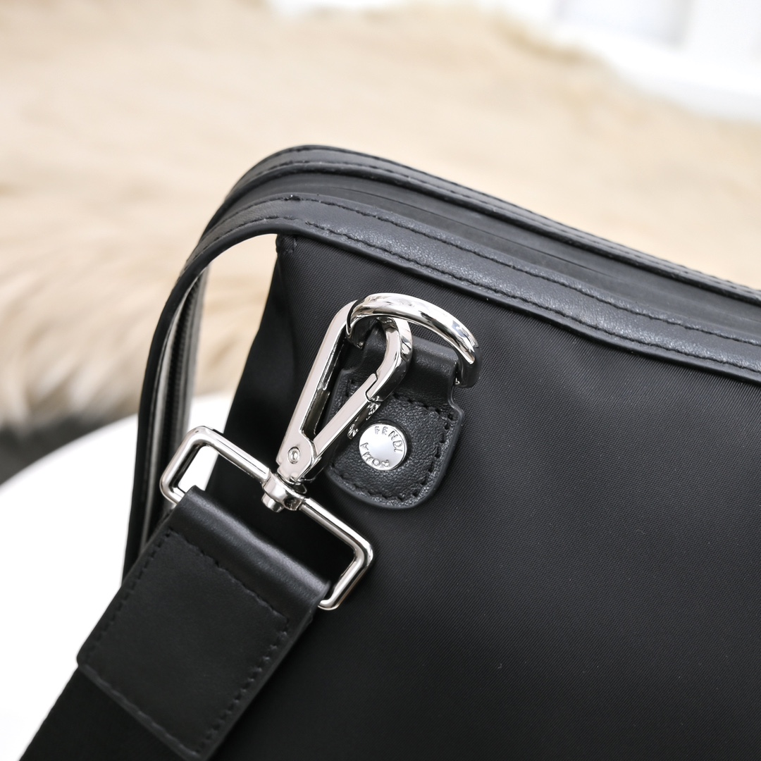 Fend travel bag